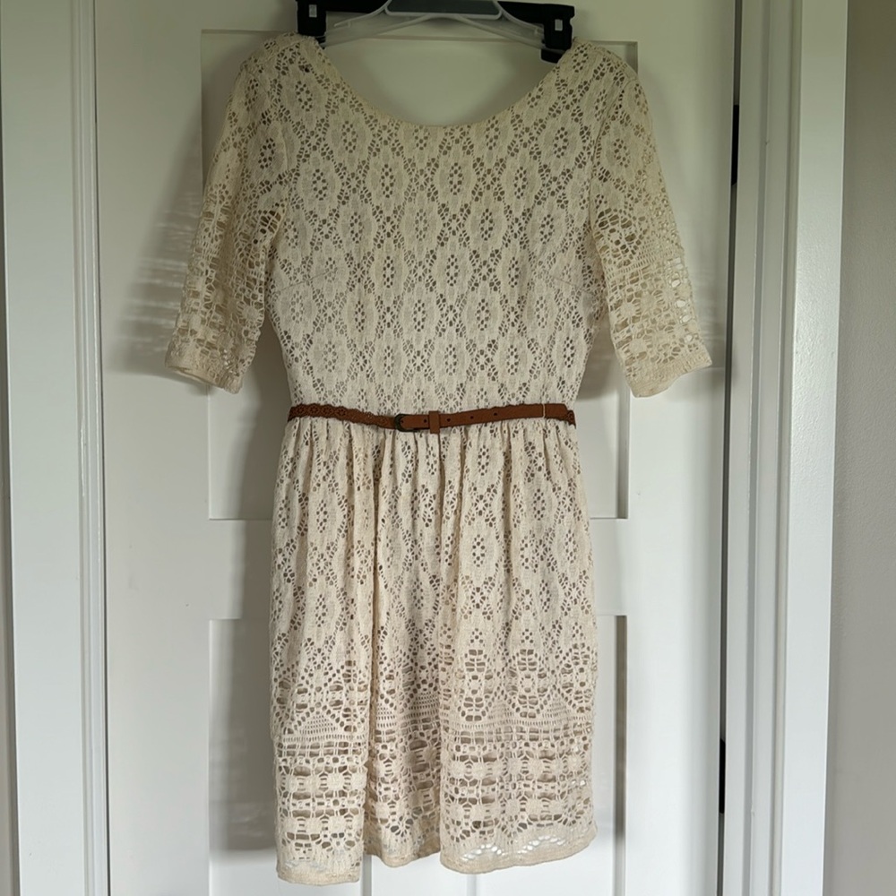City Triangles Size 9 Cream Lace Dress with Belt